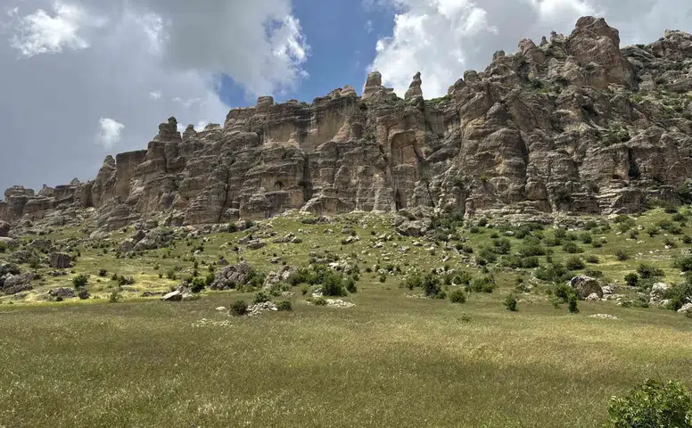 Diyarbakır Çermik'teki Gelincik Dağı Peri bacalarını andıran doğal miras turistleri bekliyor