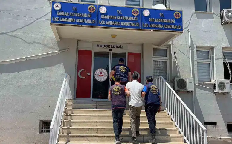 Diyarbakır genelinde büyük operasyon Kesinleşmiş hapis cezası olan 141 kişi yakalandı