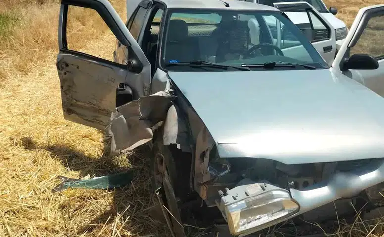 Diyarbakır Çınar hattında trafik kazası Traktör ile otomobilin çarpışması sonucu 3 yaralı