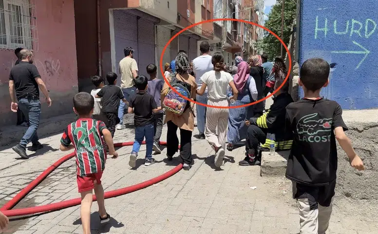 Bağlar'daki yangın sonrası mahallede tansiyon yükseldi İki komşu arasında kavga çıktı