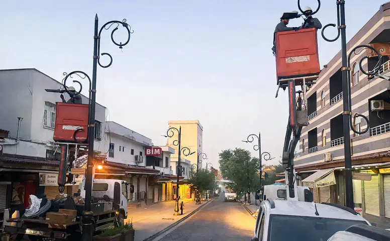Tarihi Suriçi bölgesinde gece aydınlatması yenilendi Dicle Elektrik'ten LED dönüşümü