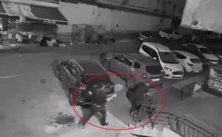 Bağlar Koşuyolu'nda güvenlik kamerasına yansıyan hırsızlık Çocuk şüpheliler aranıyor