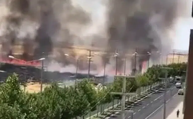 Bağlar Siverek Caddesi'nde korkutan yangın Otluk alandan yükselen dumanlar mahalleyi sardı