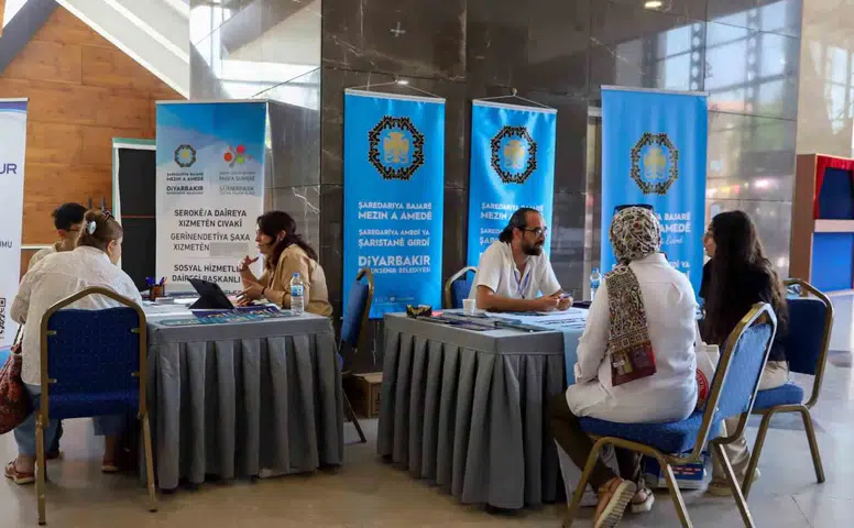 Diyarbakır'da üniversite tercih maratonu başladı Büyükşehir adaylara kapılarını açtı