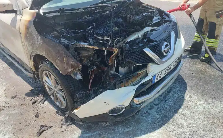 Ergani yolunda korkutan yangın Hareket halindeki SUV araçtan alevler yükseldi