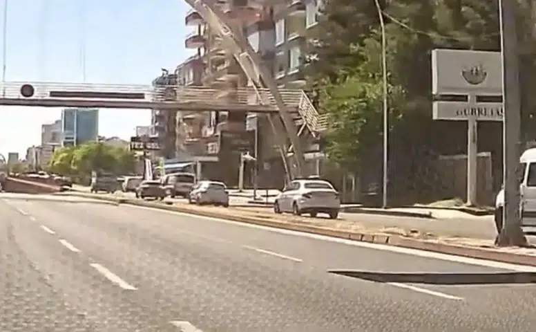 Diyarbakır-Şanlıurfa yolunda üst geçit faciası Bir kişi ağır yaralı