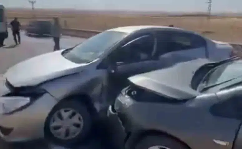Silvan Kumluk mevkisinde trafik kazası İki otomobil çarpıştı, iki kişi yaralandı
