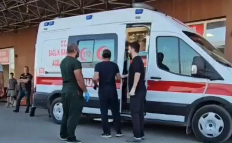 Diyarbakır Ergani'de Ahmetli mevkiinde trafik kazası Motosikletli gençlerden biri hayatını kaybetti