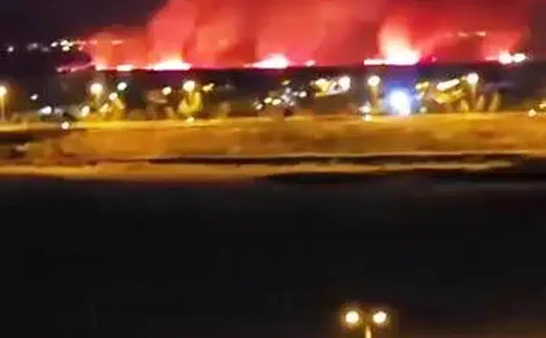 Kayapınar'da gece yarısı alevlere müdahale Kuru ot yangını yerleşime sıçramadan söndürüldü