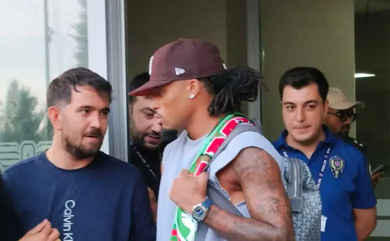 Amedspor’da beklenen imza şehre indi: Samuel Ballet artık Diyarbakır’da