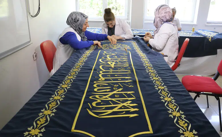 Diyarbakır Olgunlaşma Enstitüsü'nde 3'üncü Selim'in türbe örtüsüne 1,5 yıllık emek