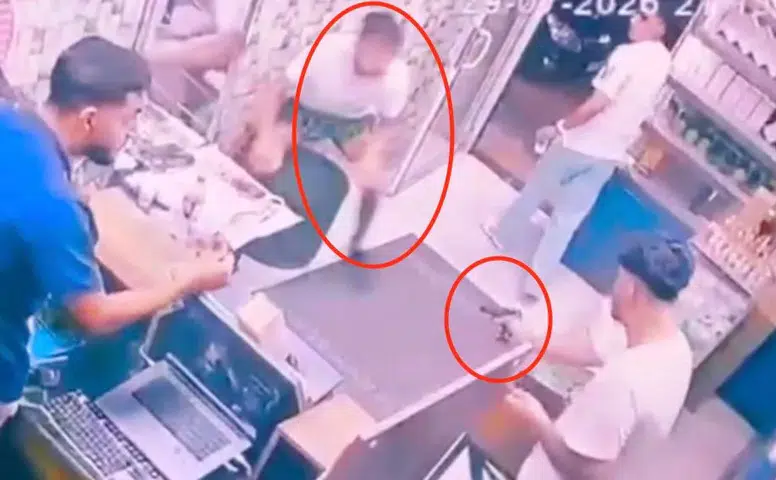 Bağlar'da telefon dükkanını kana bulayan silahlı saldırgan yakayı ele verdi: Tutuklandı