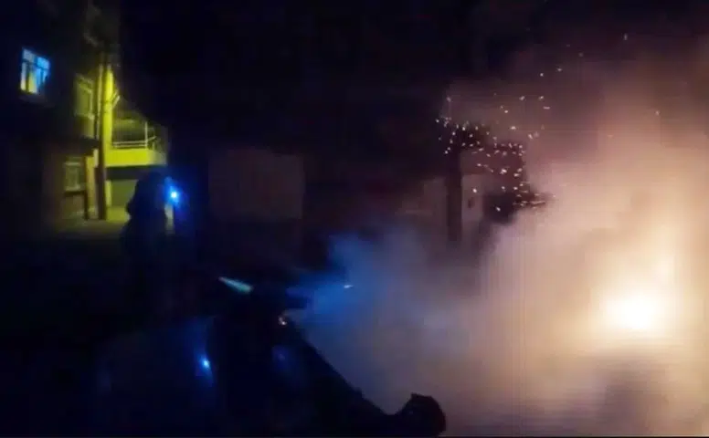Diyarbakır Bağlar’da gece paniği Kaynartepe’de park halindeki araç yanarak kül oldu