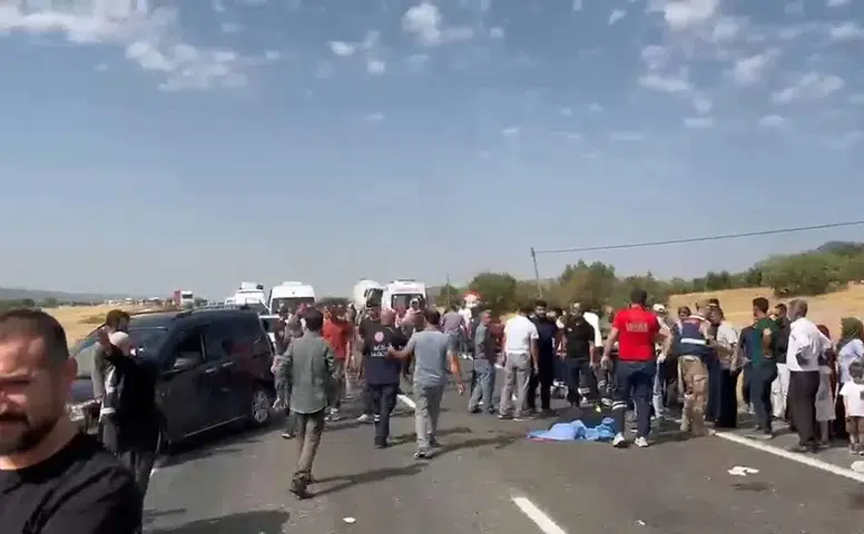 Lice'de minibüs faciası Karahasan Mahallesi'ndeki kazada 5 yurttaş yaşamını yitirdi