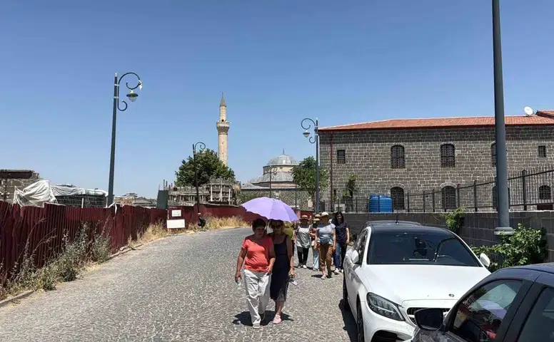 Diyarbakır'da 45 dereceyi aşan sıcaklar kalp sağlığını tehdit ediyor Uzmanından  uyarılar