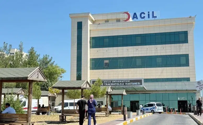 Diyarbakır Bağcılar'da kapıda silahlı dehşet Saldırgan tüfeğiyle yakalandı