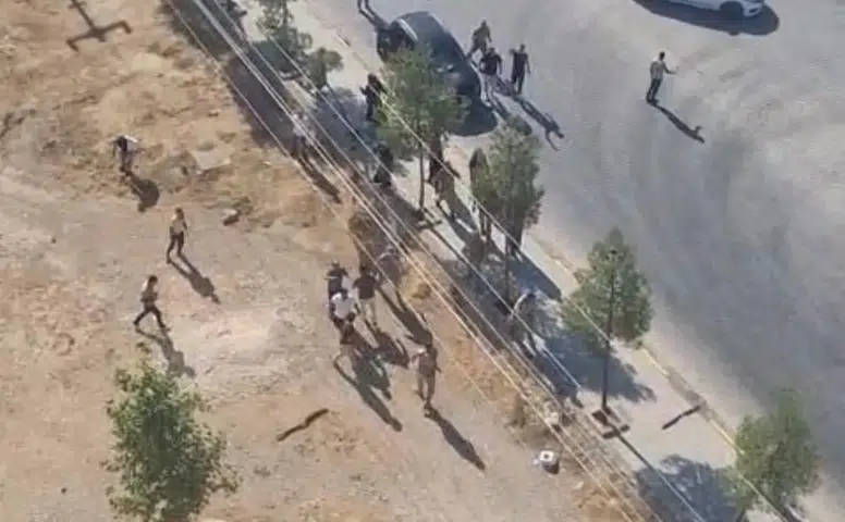 Ergani'de arazi anlaşmazlığı jandarma kapısına taştı Taşlı sopalı kavgada 2 kişi yaralandı