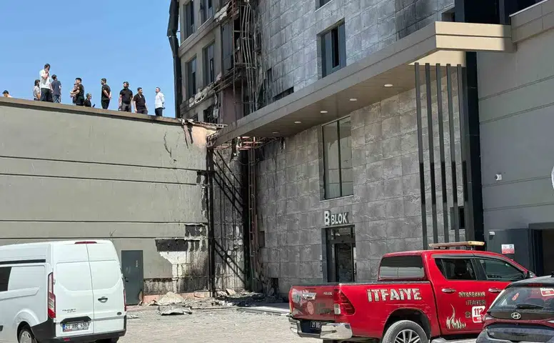 Diyarbakır'da 12 katlı plazada gece yangını: Söndürme sistemi can kurtardı