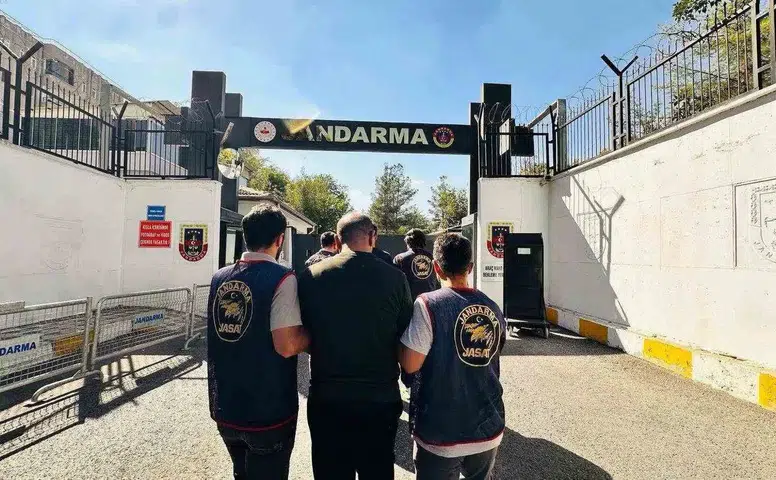 Diyarbakır genelinde jandarma operasyonu: Kesinleşmiş hapis cezası olan 67 kişi yakalandı