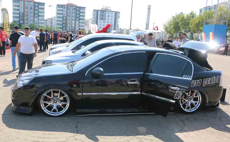 Diyarbakır Tuning Fest 2026: Modifiye tutkunları Nevruz Park'ta buluştu