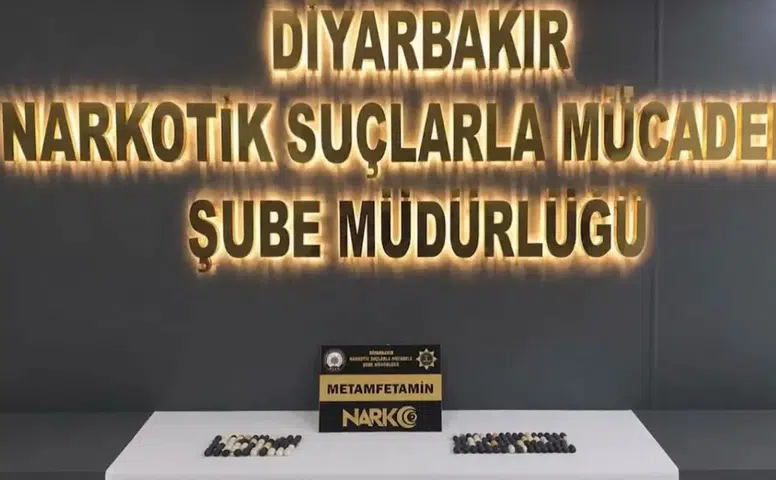Diyarbakır'da mide operasyonu: Yutarak taşıdıkları 780 gram metamfetaminle yakalandılar