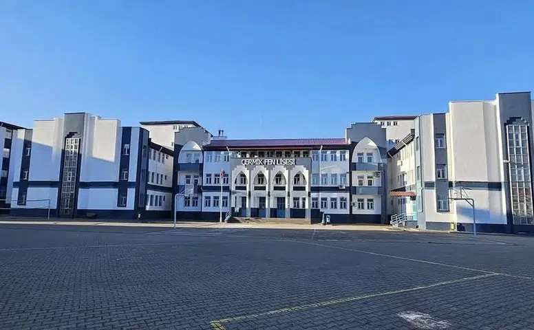 Diyarbakır Çermik Fen Lisesi'nde korkutan anlar: 11 öğrenci hastaneye kaldırıldı