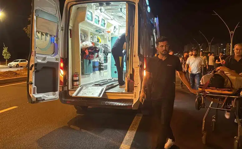 Diyarbakır Kayapınar'da seyir halindeki kamyonetten düşen genç ağır yaralandı