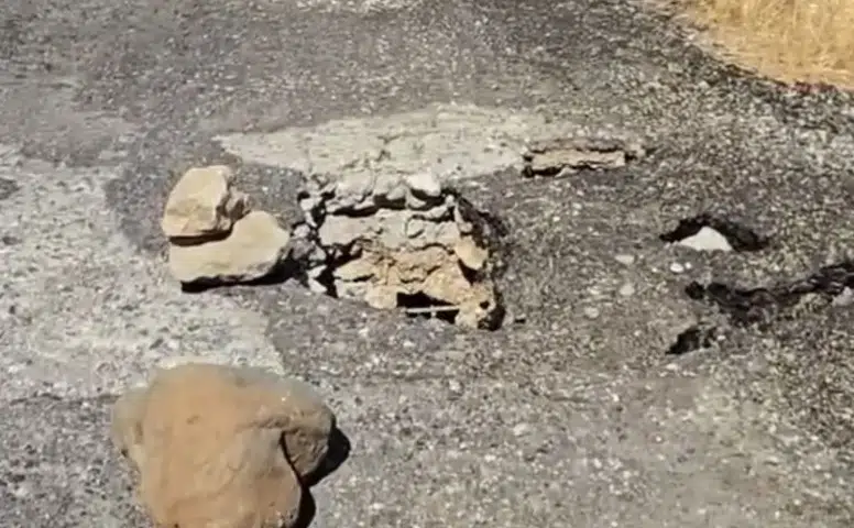 Diyarbakır Çüngüş'te Yukarı Şeyhler yolu tehlike saçıyor: Sürücüler isyan etti