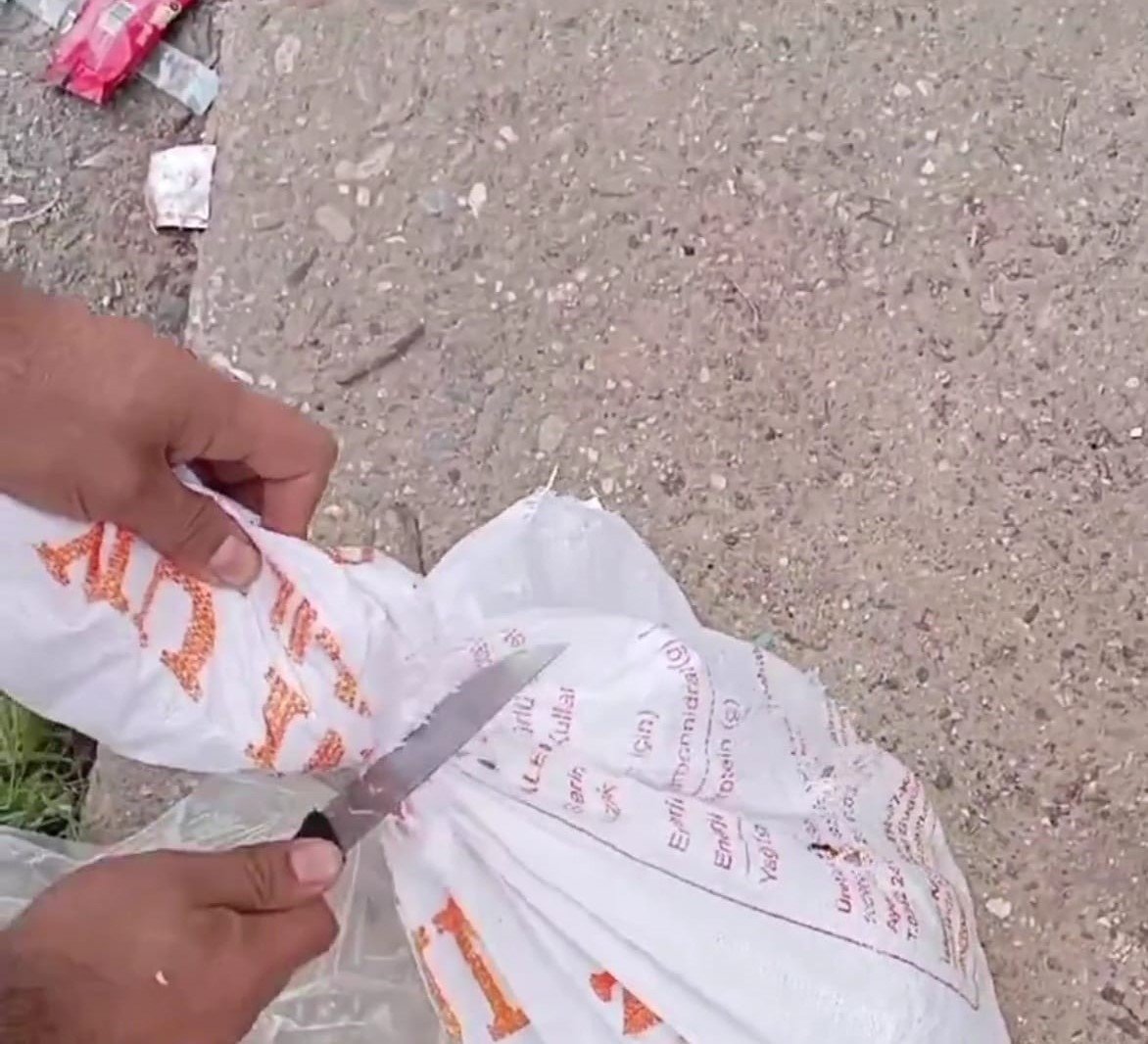 Cuvala Koyulup Atilan Kedi Kurtarildi 45319 (1)