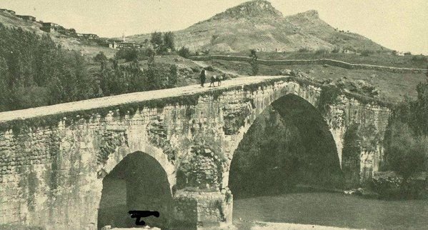 Diyarbakır'ın efsanevi yapılarından Haburman Köprüsü 12