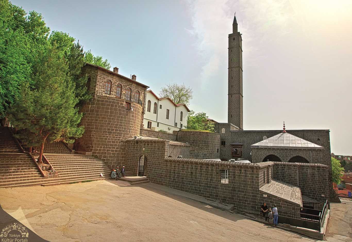Diyarbakır'ın tarihi ibadet merkezi: Hz. Süleyman Camii 3