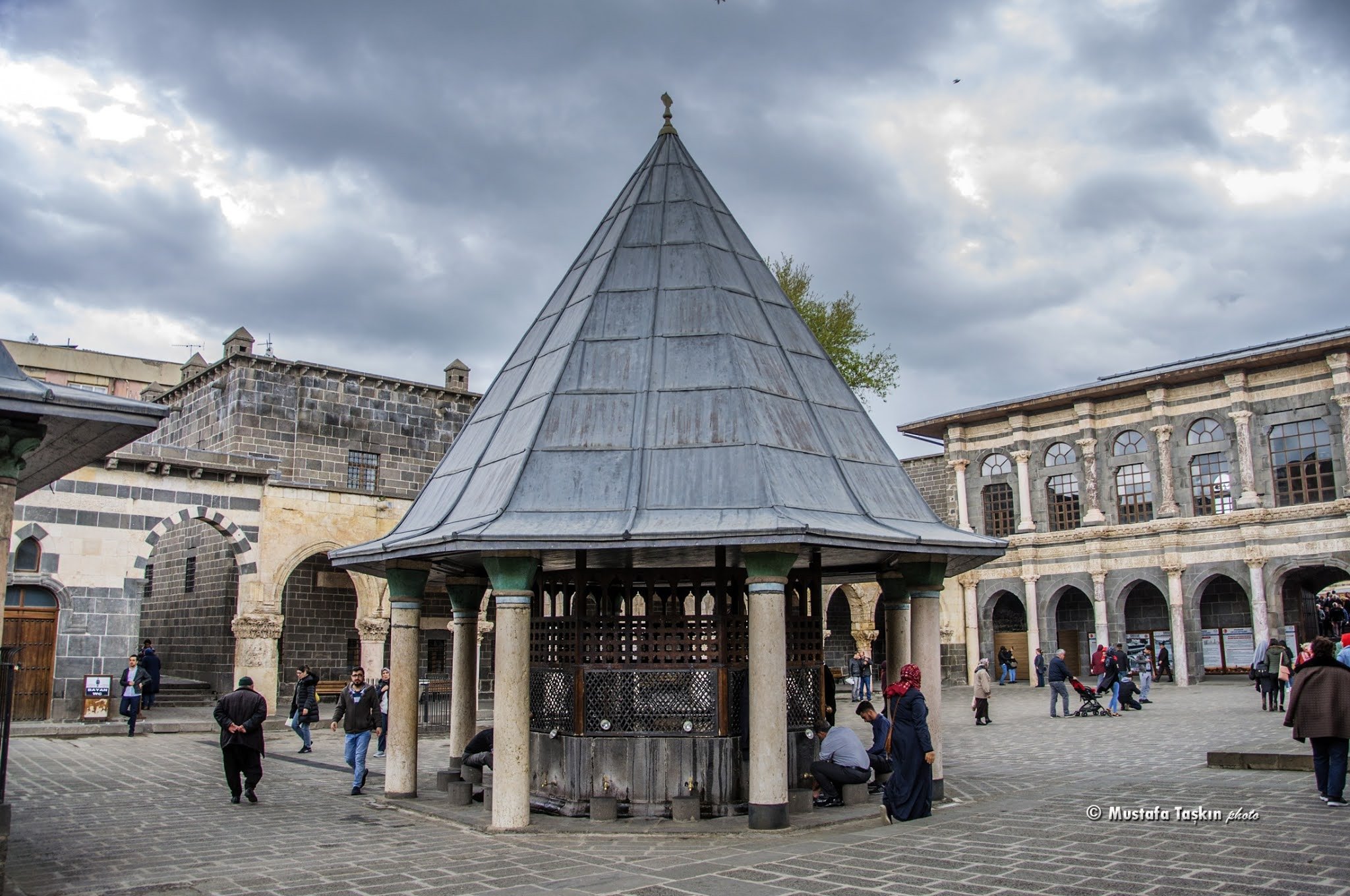 Diyarbakır'ın gözbebeği olan tarihi mekan: Ulu Camii 8