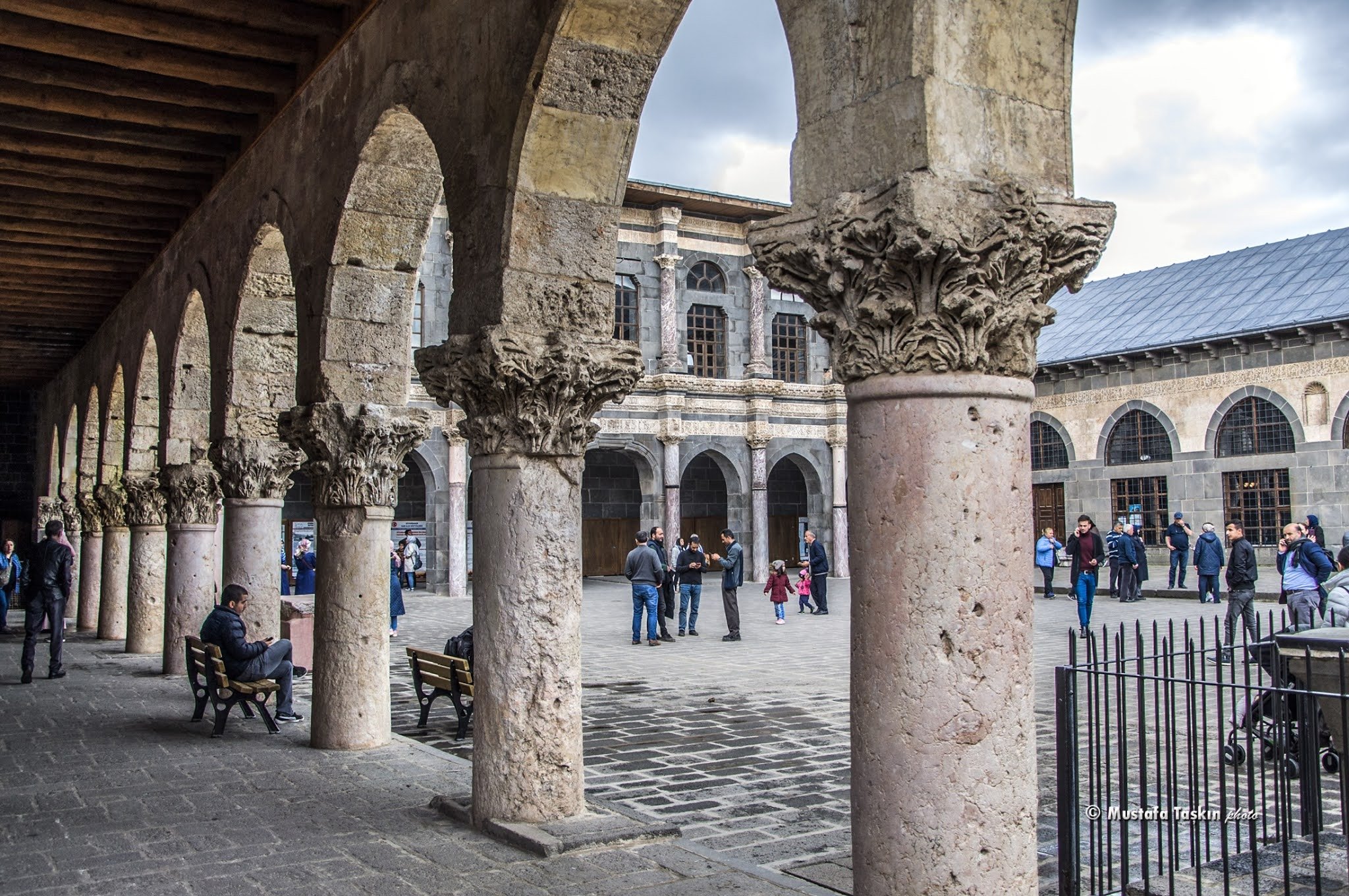 Diyarbakır'ın gözbebeği olan tarihi mekan: Ulu Camii 9