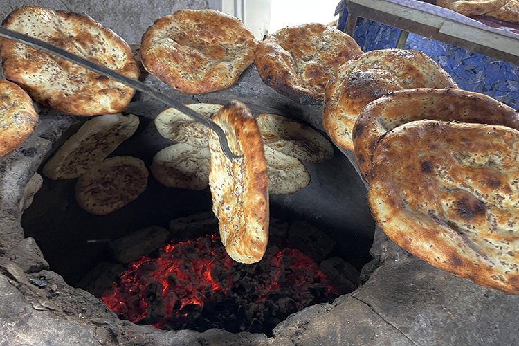 Diyarbakır’da kadınlar asırlık tandır geleneğini sürdürüyor-1