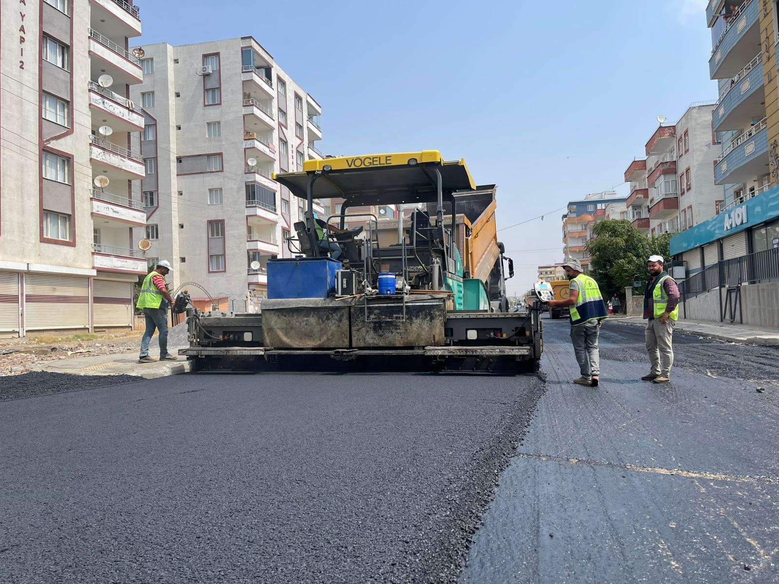 Diyarbakır Yenişehir’de asfalt mesaisi  2