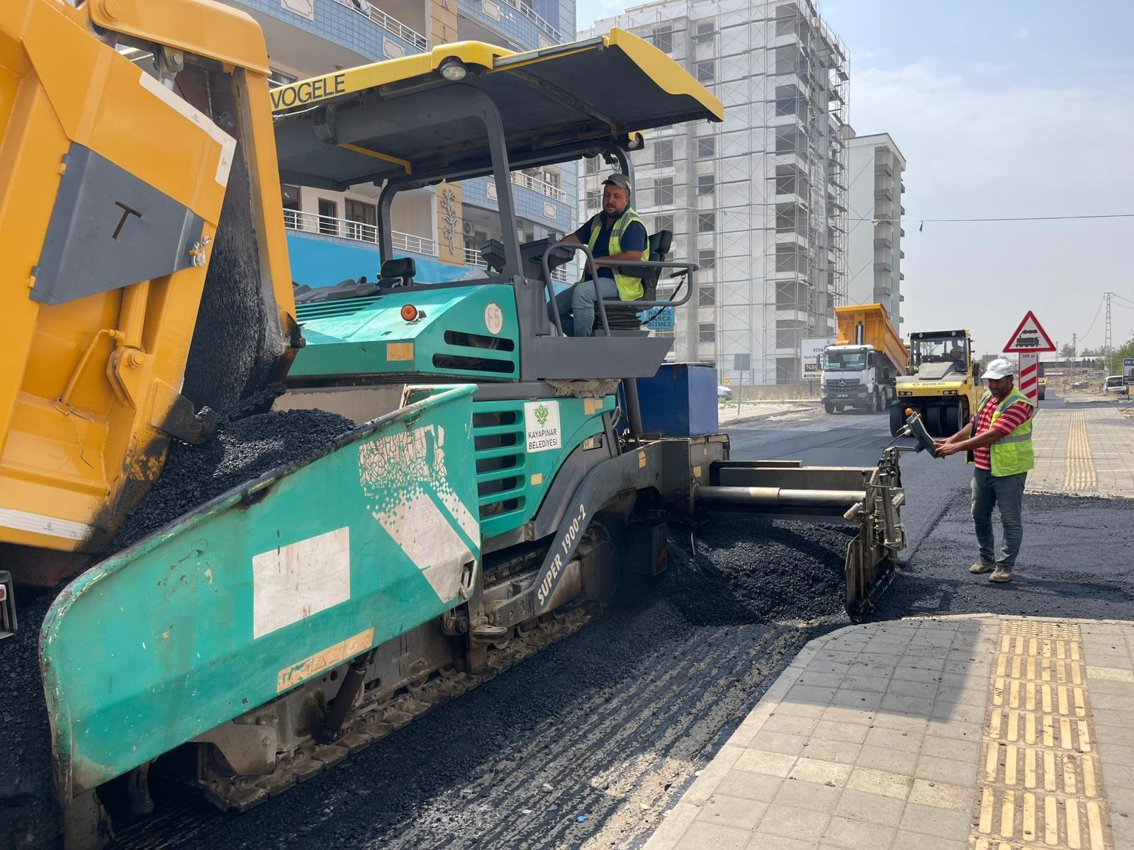 Diyarbakır Yenişehir’de asfalt mesaisi  1