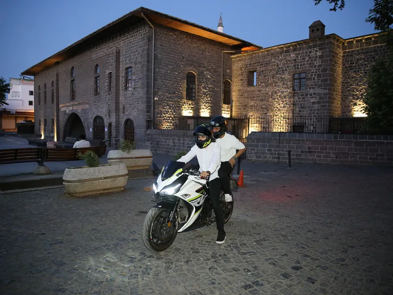 Diyarbakır cami müezzinin motosiklet tutkusu 1