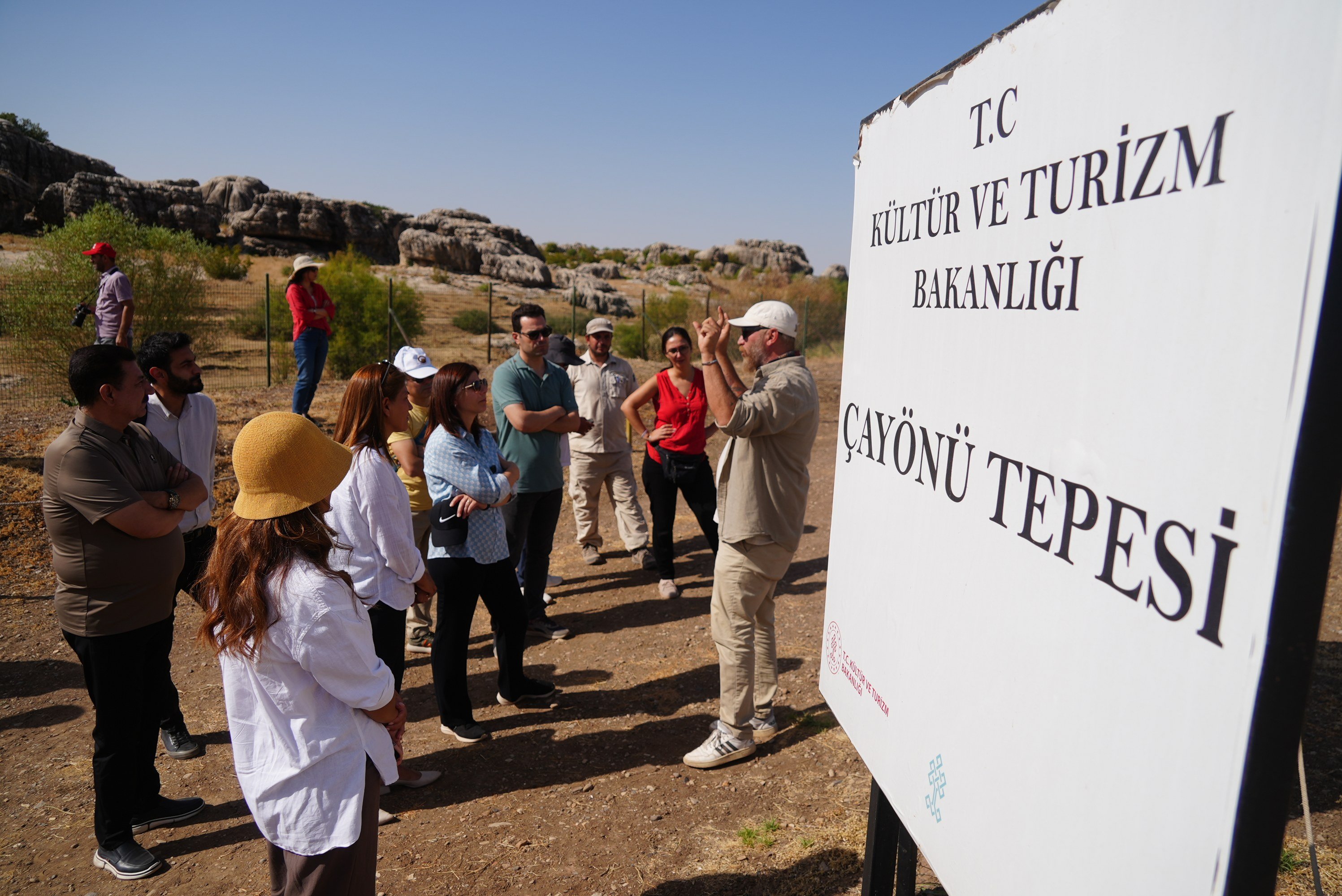 Eşbaşkan Bucak, tarihi alanları gezdi-1