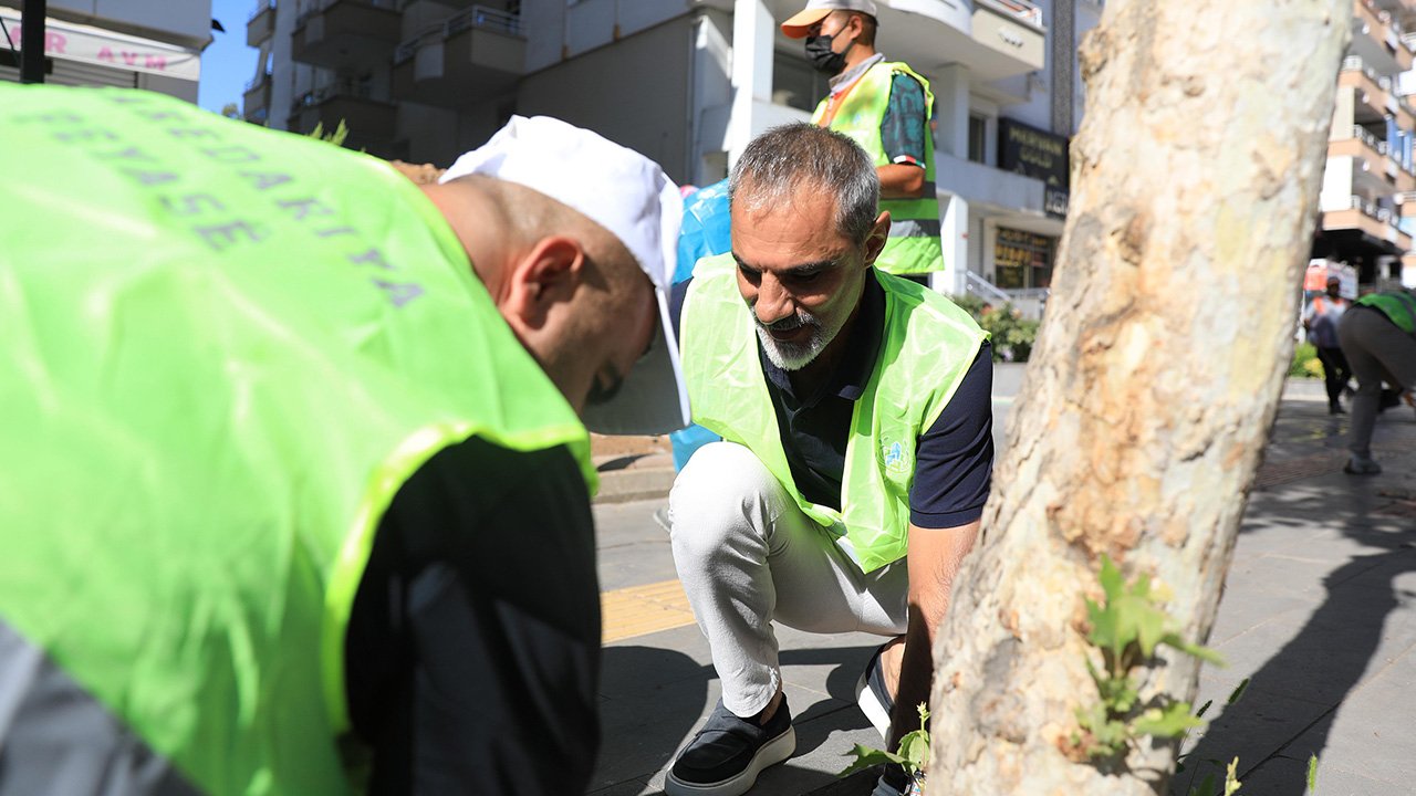 Eşbaşkanlar temizlik için sahada-1