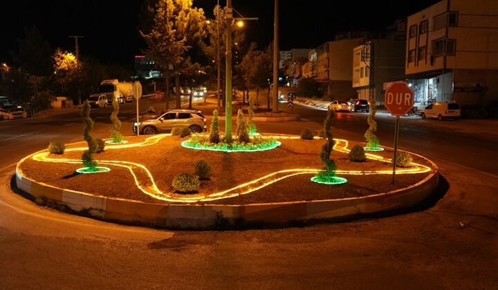 Ergani’de kavşaklar peyzaj çalışmalarıyla güzelleşiyor-1