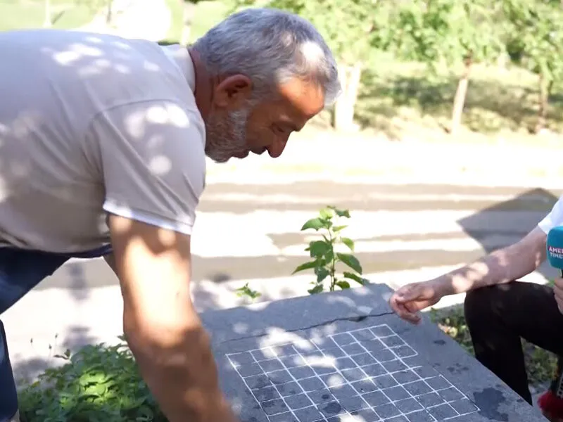 Diyarbakır Sur’da taş leğende çiğ köfte-2