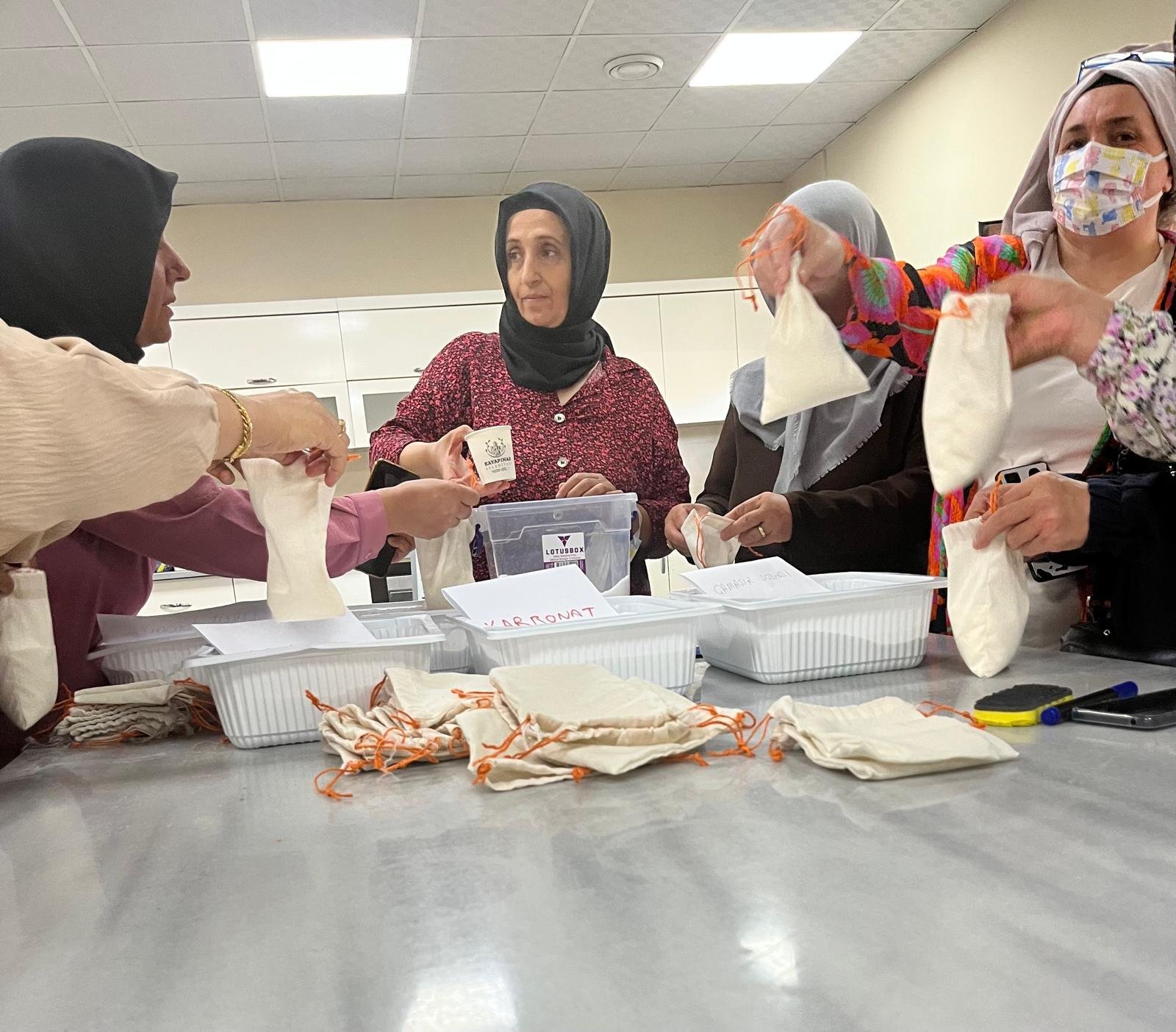 Diyarbakır’da kadın emeği pazarında doğal deterjan atölyesi-2