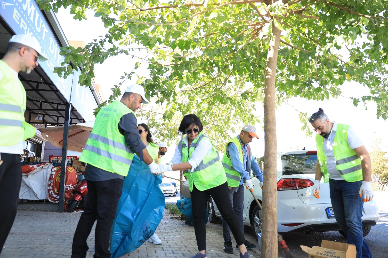 Diyarbakır’da Eşbaşkan Sincar temizlik için sahadaydı-1