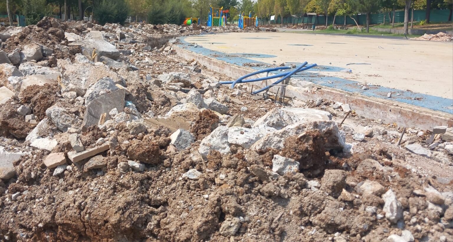 Diyarbakır’da yıllardır bakımsız kalan park yenileniyor 1