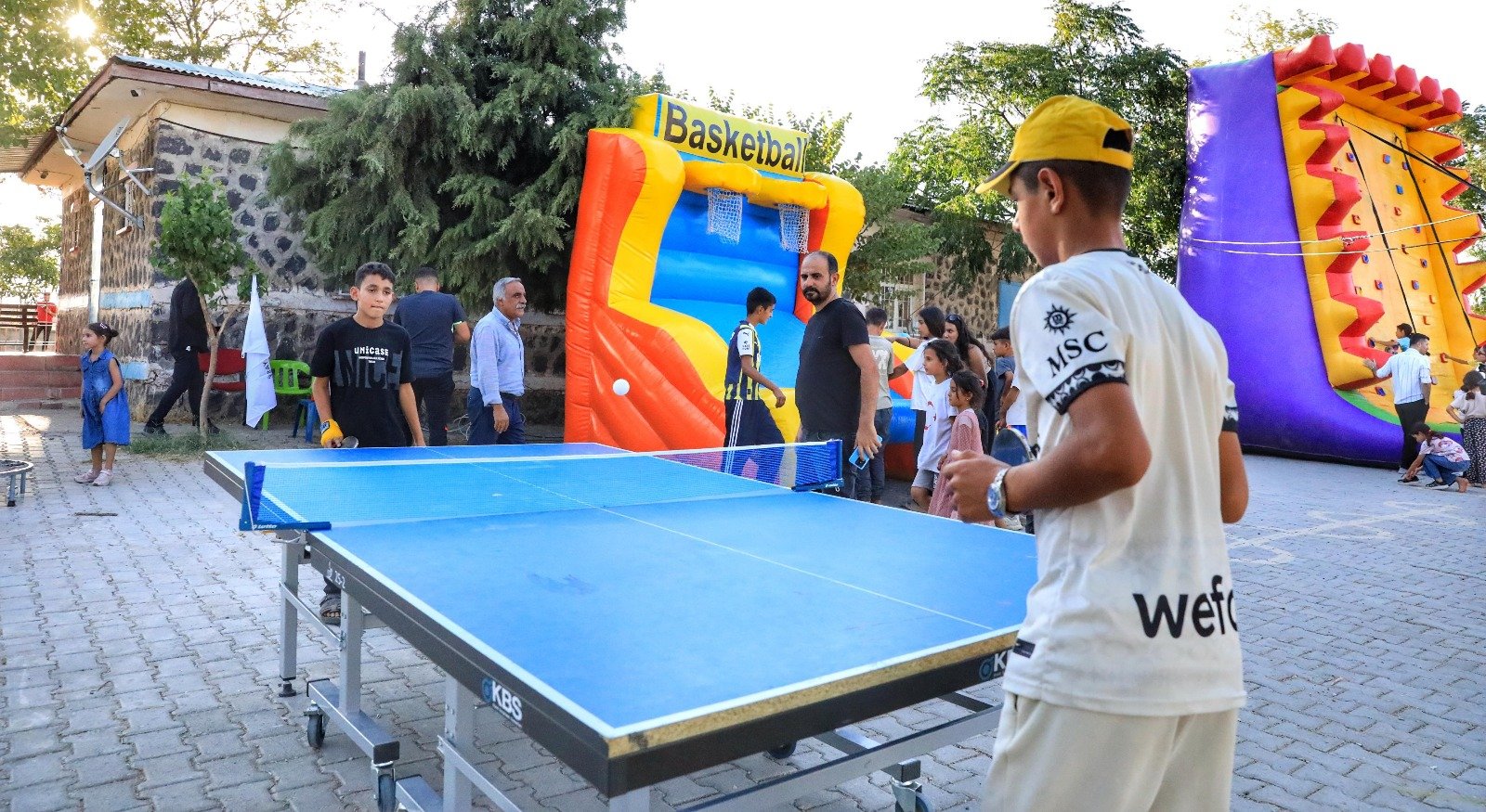 Diyarbakır’da köy çocukları için renkli spor şenliği 1