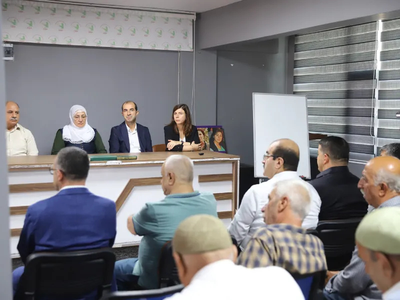 Diyarbakır Büyükşehir Belediyesi Eşbaşkanları Serra Bucak Ve Doğan Hatun,