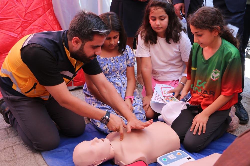 Milli Eğitim Müdürü Sadi Sadoğlu, Öğretmenler, Öğrenciler Ve Veliler Katıldı.