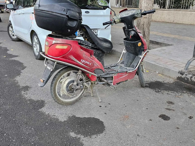 Otomobil Ile Motosiklet Çarpıştı