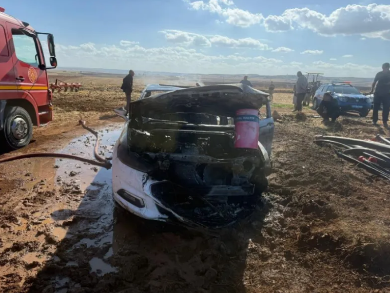 Diyarbakır’da Seyir Sırasında Otomobil Yanmaya Başladı2