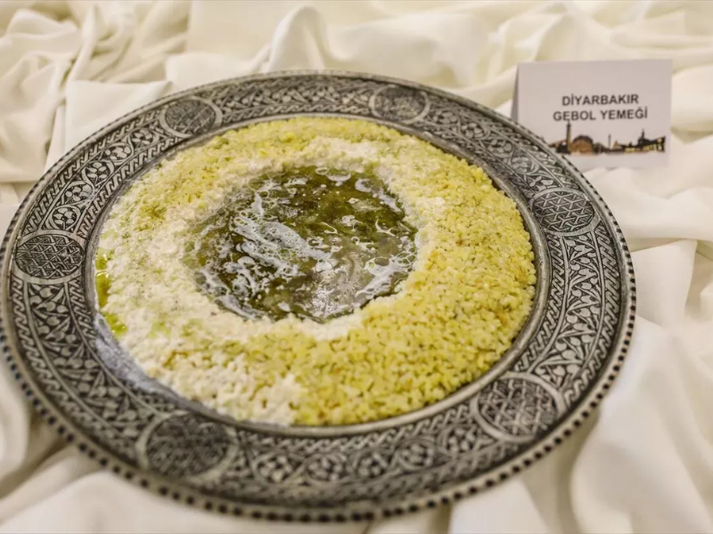 Gebol Yemeği